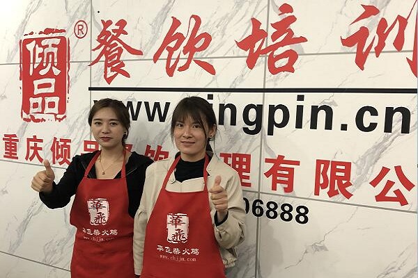 祝贺陕西渭南重庆餐饮加盟学员曹女士成功签定卤菜加盟合同