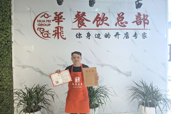祝贺湖南株洲重庆餐饮加盟学员李先生成功签定万州烤鱼加盟合同